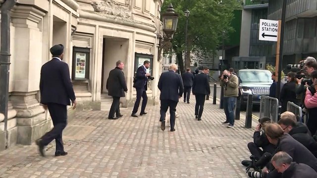 Presión a Johnson y cita histórica para el Sinn Fein en comicios locales británicos