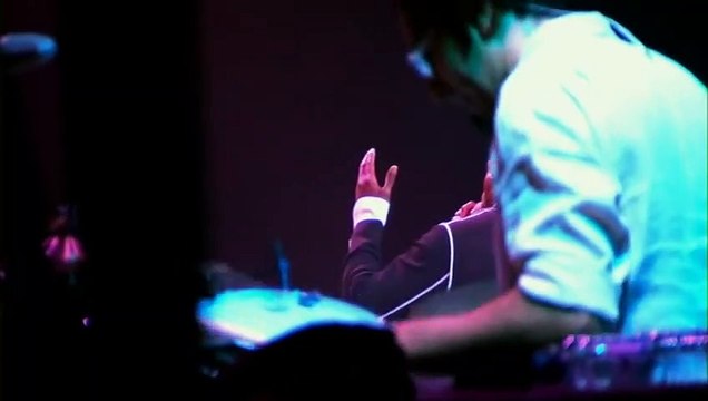 Seal chante Love's Divine en live à Paris