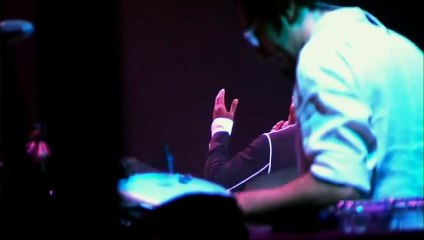 Seal chante "Love's Divine" en live à Paris