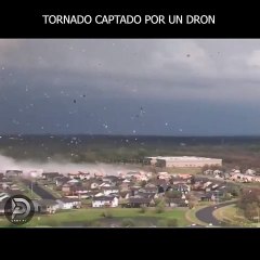 Increíble tornado captado por un dron en Andover Kansas