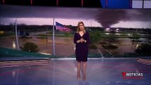 En video_ Enorme tornado devora los árboles en Kansas _ Noticias Telemundo