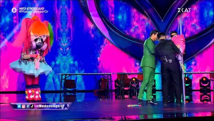 The Masked Singer: Η Σπυροπούλου πίσω από το Cyber Girl; - Το... μαγιό που μάλλον την πρόδωσε