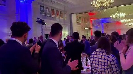 شاهد احتفال اتحاد كتاب كرة القدم الإنجليزي بالفرعون محمد صلاح