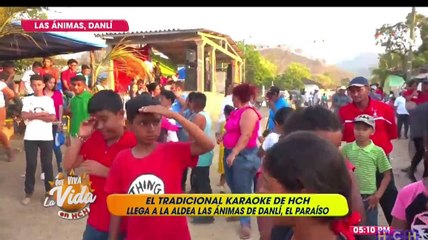 ¡Un palo encebado de 15 metros! mira como lo suben los pobladores de Las Animas, Danlí