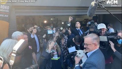 Anthony Albanese and Craig Foster visit Addison Road Community Organisation in Syndey's inner-west | May 6 2022 | Canberra Times