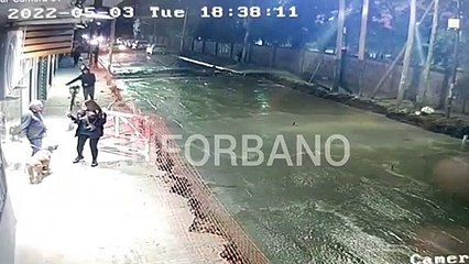 Manejó por el asfalto fresco y quedó atascado