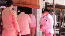 Momen Prabowo Salat dan Berdoa di Kamar Mbah Moen