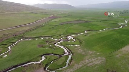 Gölbaşı beldesindeki menderesler görsel şölen sunuyor