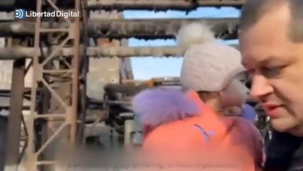 Más de 300 personas huyen del infierno de Mariúpol bajo los bombardeos