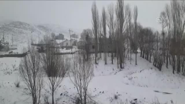 Sivas'ın yüksek kesimlerine kar yağdı