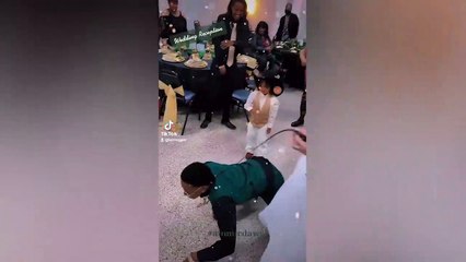 Sosyal medyada olay olan düğün! Damadın halini gören kahkaha krizine girdi