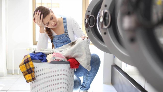 Fettflecken aus Kleidung entfernen: Die besten Hausmittel und Tipps