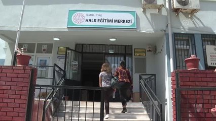 Sandıklardaki kıyafetler Halk Eğitim Merkezinde yeniden hayat buluyor