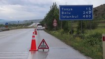 KASTAMONU - Kontrolden çıkan tır refüje çarpıp karşı şeride geçti