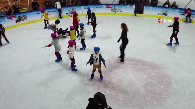 Ahmet Çalık Buz Pateni Pisti Ramazan Bayramı'nda binlerce ziyaretçi ağırladı