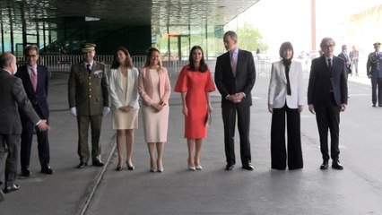 La Reina Letizia actualiza el vestido naranja con el que impactó en Suecia