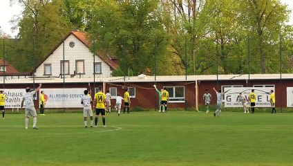 Descargar video: Der Ausgleich des SC Hainberg beim SSV Nörten-Hardenberg durch Johannes Dösereck