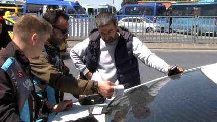 Kadıköy'de emniyet kemeri takmayan taksiciler denetime takıldı