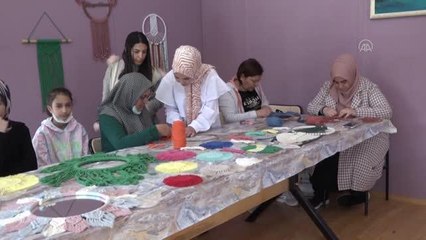 AFYONKARAHİSAR - Ev kadınları, kültür evinde hem öğreniyor hem üretiyor