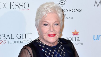 GALA VIDÉO - “Quels risques il a pris !” : Line Renaud raconte, ce détail qui aurait pu briser son couple avec Loulou Gasté