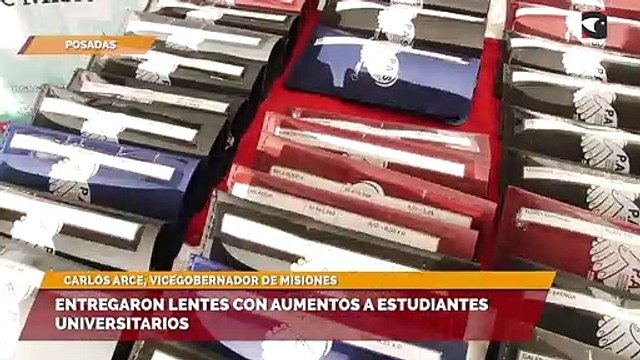 Entregaron lentes con aumentos a estudiantes universitarios