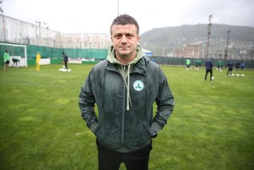 Giresunspor Teknik Direktörü Hakan Keleş: "Sendelesek de ayağa kalkmasını bildik"