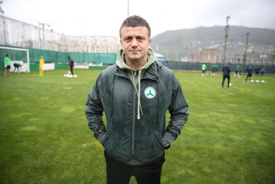 Giresunspor Teknik Direktörü Hakan Keleş: Sendelesek de ayağa kalkmasını bildik