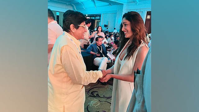 Yami Gautam Kiran Bedi से Meeting पर Emotional Post Viral, Watch Video | Boldsky