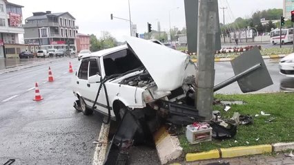 Otomobilin refüje çarptığı kazada 1 kişi yaralandı