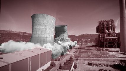 La impactante voladura de las chimeneas de condensación de una central térmica en León