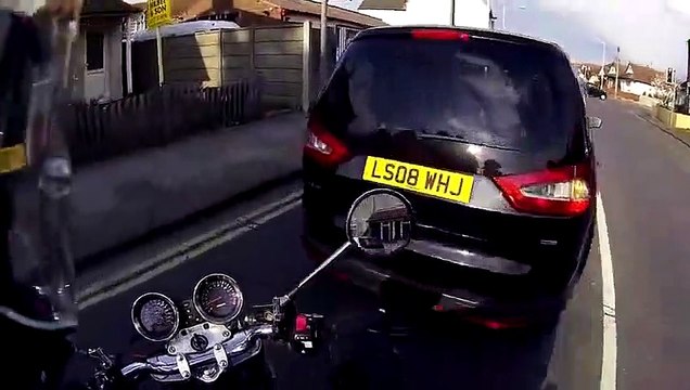 Ce biker sympa va illuminer la journée d'un enfant... trop mignon