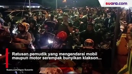 Berjam-jam Tertahan di Dermaga 3 Pelabuhan Bakauheni, Ratusan Pemudik Serempak Bunyikan Klakson Kendaraan