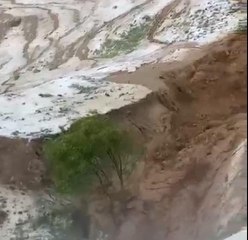 Son dakika! DİYARBAKIR'DA SAĞANAK VE DOLU SELE NEDEN OLDU, EKİLİ ALANLAR ZARAR GÖRDÜ