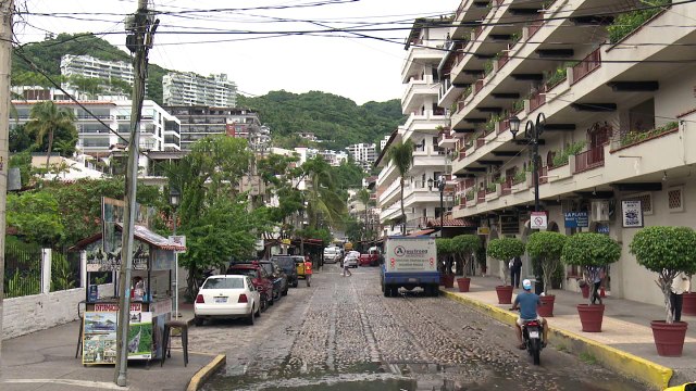 Tránsito recuperó 160 cajones de estacionamientos en el Centro| CPS Noticias Puerto Vallarta