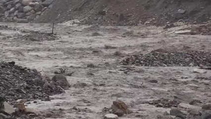 KASTAMONU - Sağanak nedeniyle seviyesi yükselen çay, geçici köprülere zarar verdi
