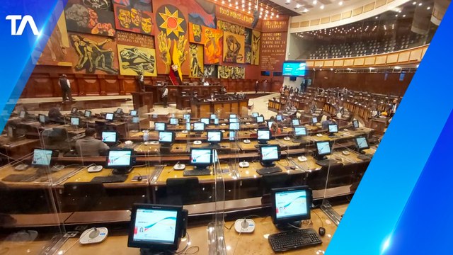 Miembros de la Policía notificaron a 93 asambleístas por denuncia de Guadalupe Llori