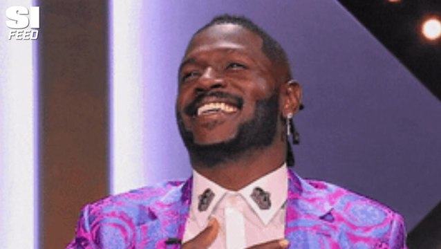 Antonio Brown Calls Out Colin Kaepernick