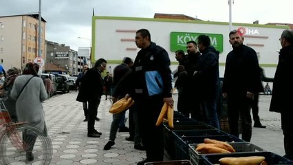 Fırınlar greve girdi, vatandaş ekmek dağıttı