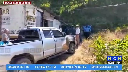 Con un tractor, desalojan a invasores de tierras en Roatán