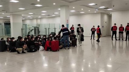 Afganistan ve Pakistan uyruklu 213 düzensiz göçmen sınır dışı edildi