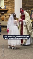 Niña bebe gran cantidad de vino en su primera comunión y se viraliza