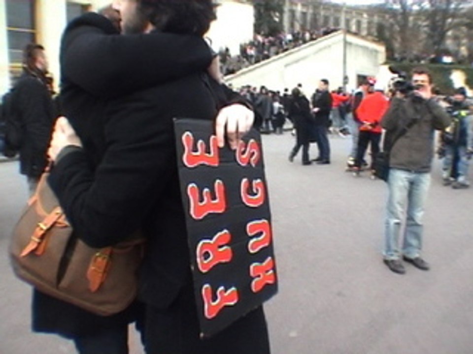 FREE HUGS PARTY