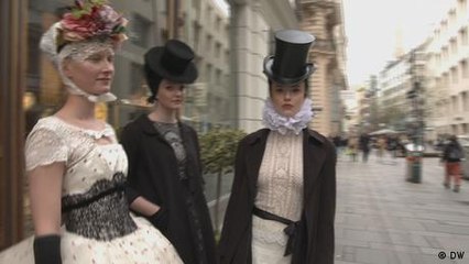 Tradition trifft Avantgarde: Mode von Susanne Bisovsky