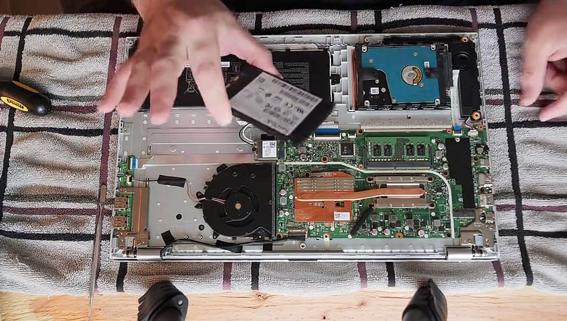 Asus Vivobook X712J Disassembly and SSD Upgrade - Easy to Open