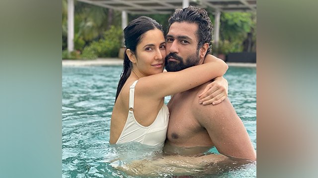 Katrina Kaif Vicky Kaushal का Swimming Pool में Bold Look Viral, Romantic अंदाज ने जीता दिल |Boldsky