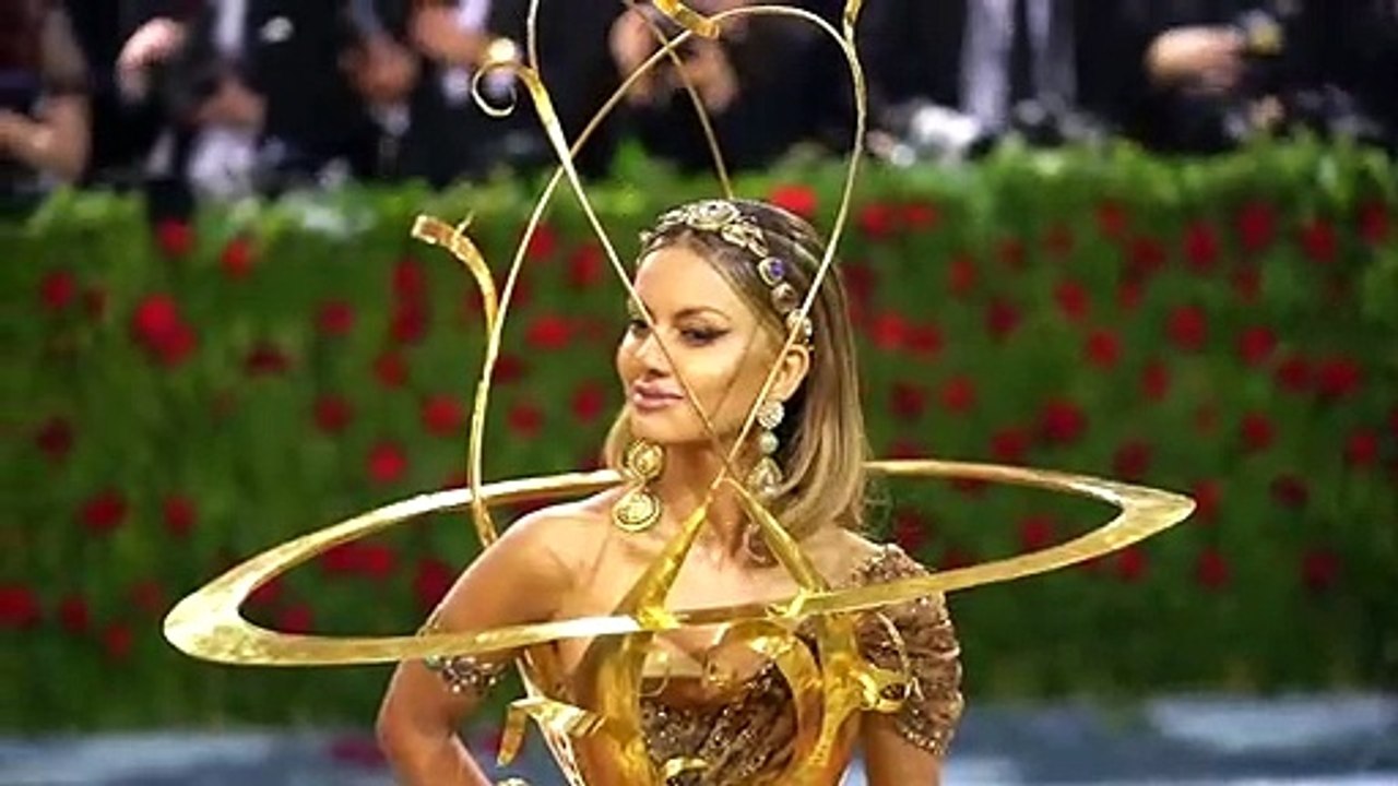 Natasha Poonawalla all that glitters is Gold at Met Gala 2022