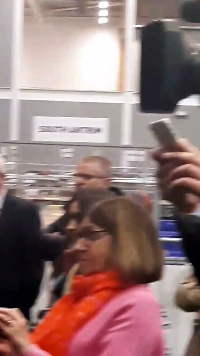 Sir Jeffrey Donaldson gives his victory speech for Lagan Valley