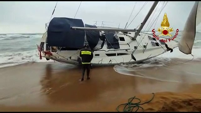 Sbarco profughi a Capo Colonna