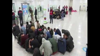 Kaçak göçmenler sınır dışı edildi