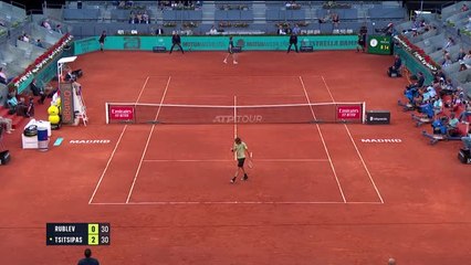 Madrid - Tsitsipas vient à bout de Rublev et rallie le dernier carré